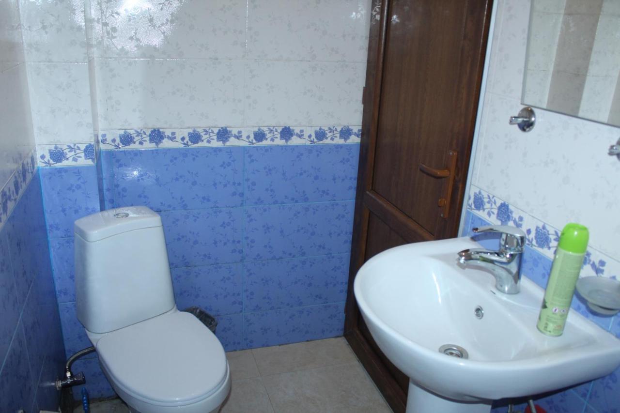 Roza Guesthouse Kazbegi Exterior foto