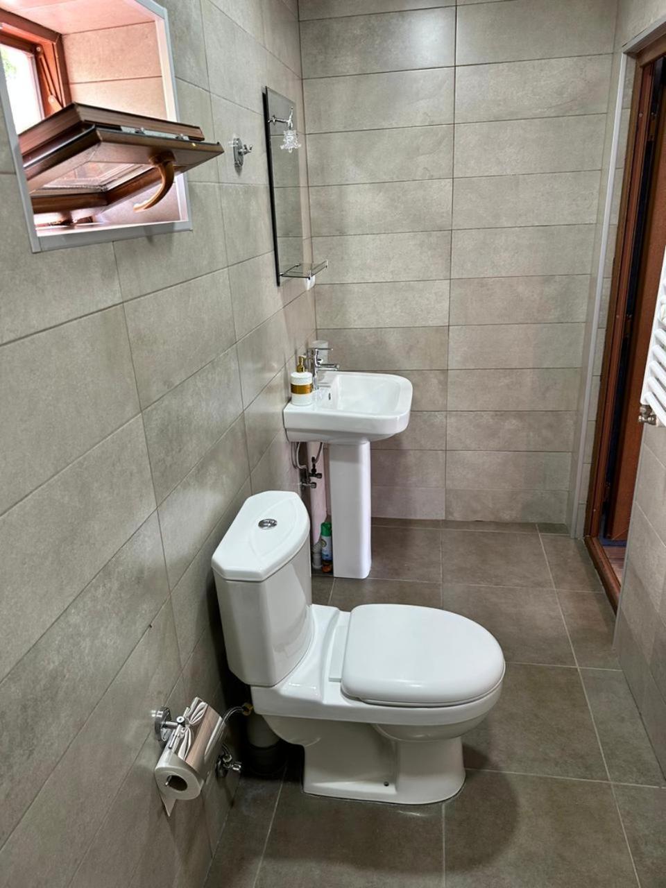 Roza Guesthouse Kazbegi Exterior foto