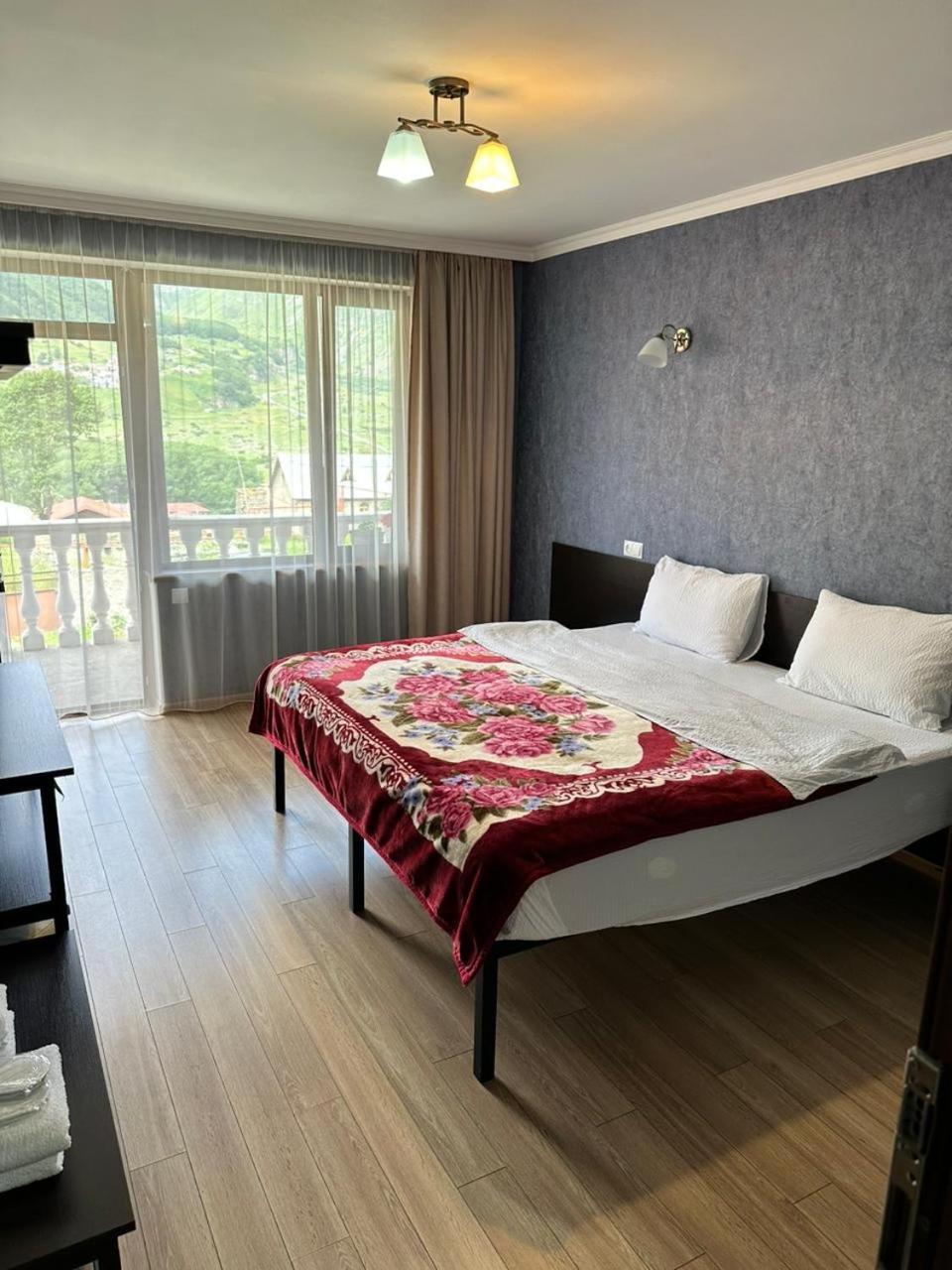 Roza Guesthouse Kazbegi Exterior foto